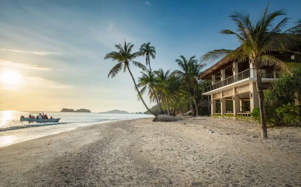 03.1 Pangulasian Island - Beach front