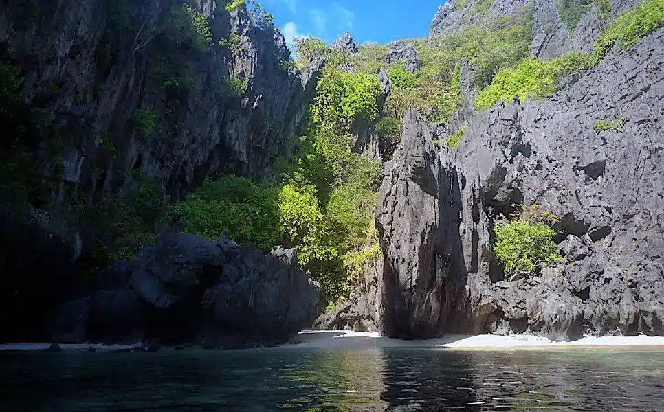 secret-beach-el-nido-palawan (1)